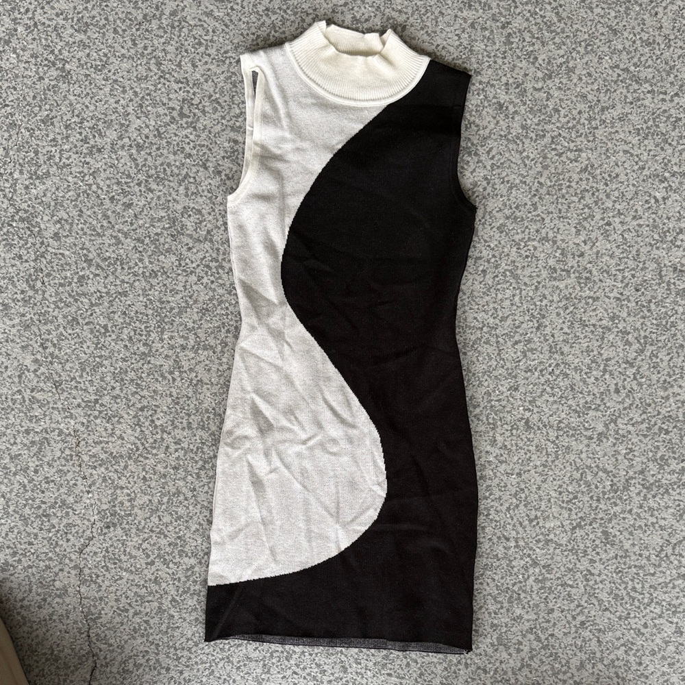 Black and White Sleeveless Dress